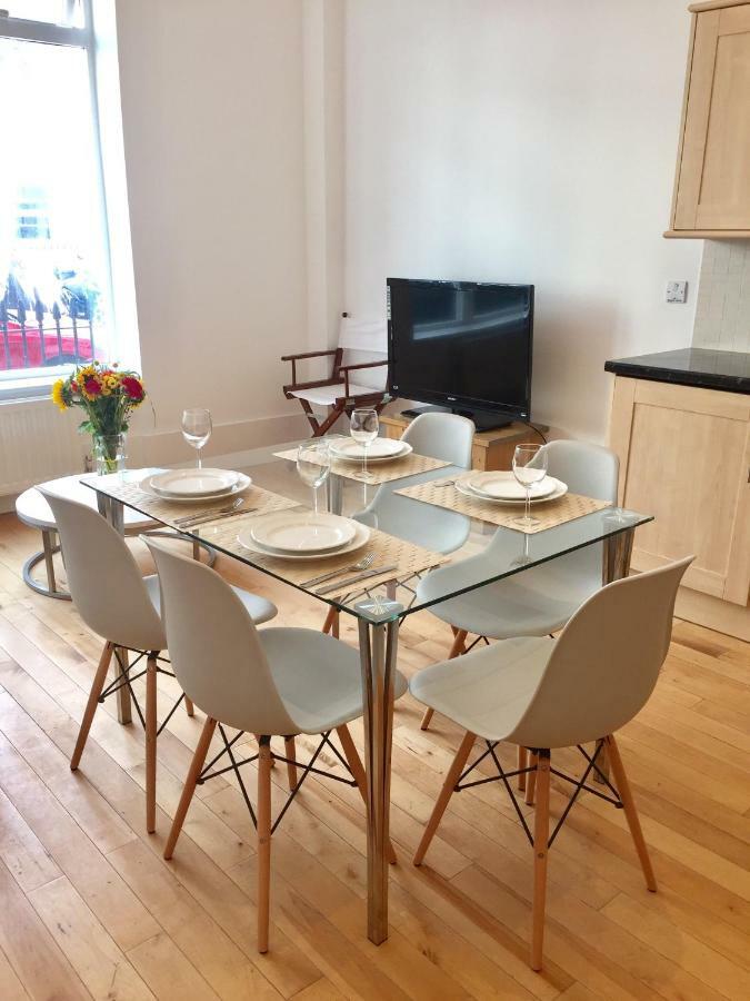 Stylish Apartment In Victoria ลอนดอน ภายนอก รูปภาพ