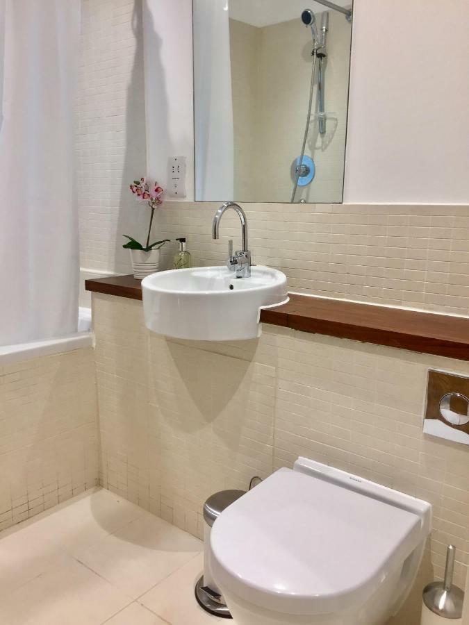 Stylish Apartment In Victoria ลอนดอน ภายนอก รูปภาพ