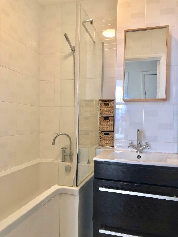 Stylish Apartment In Victoria ลอนดอน ภายนอก รูปภาพ